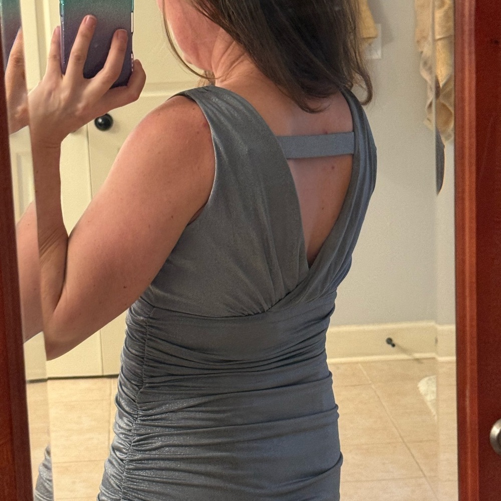 Guess Brand - Size 0 - Elegant Silver Metallic Ruched Dress Party Clubbing - Picture 5 of 7